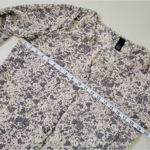 BKE Women's Long Sleeve V-Neck Button-Down Blouse - Picture 3 of 12